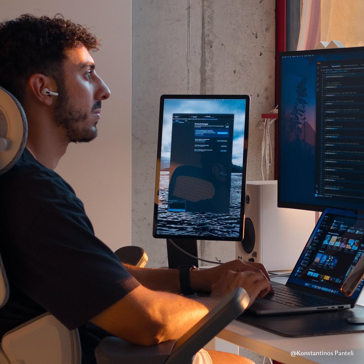SOTSU FlipAction Pro 16' Gen2 Premium Portable Monitor | Super Compact | Pivot Rotate | 2560x1600 DCI P3 | 120Hz | 400 Nits | Full Metal CNC | Perfect Match for Mac and Windows (Universe Black)