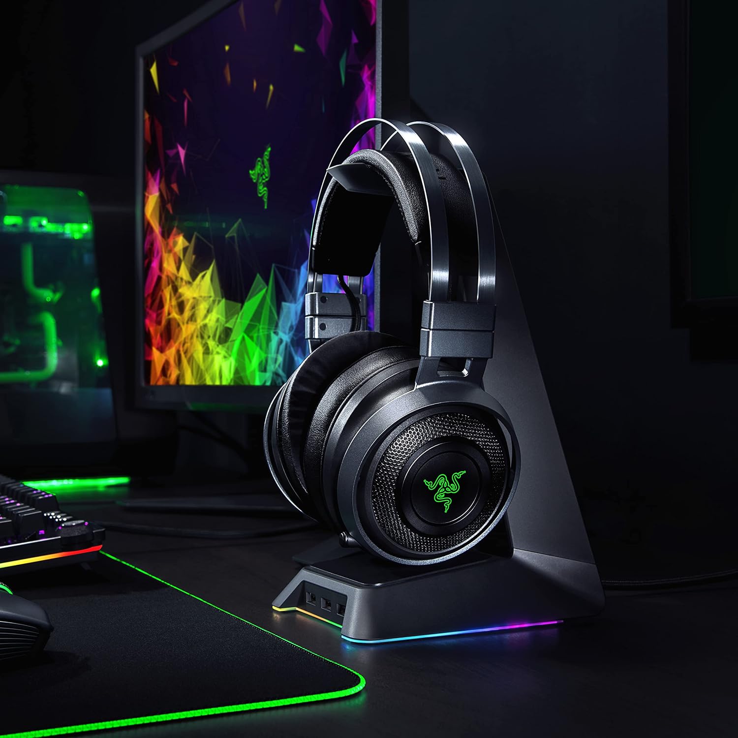 Razer Nari Ultimate Wireless 7.1 Surround Sound Gaming Headset: THX Audio & Haptic Feedback - Auto-Adjust Headband - Chroma RGB - Retractable Mic - For PC, PS4 (Renewed)