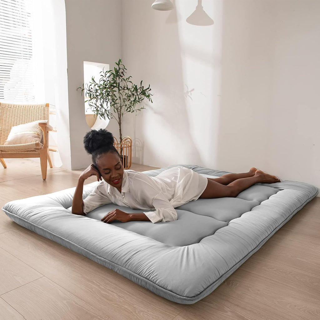 MAXYOYO Japanese Floor Mattress Futon Mattress, Thicken Tatami Mat Sleeping Pad Foldable Roll Up Mattress Boys Girls Dormitory Mattress Pad Kids Floor Couches and Sofas, Grey, King